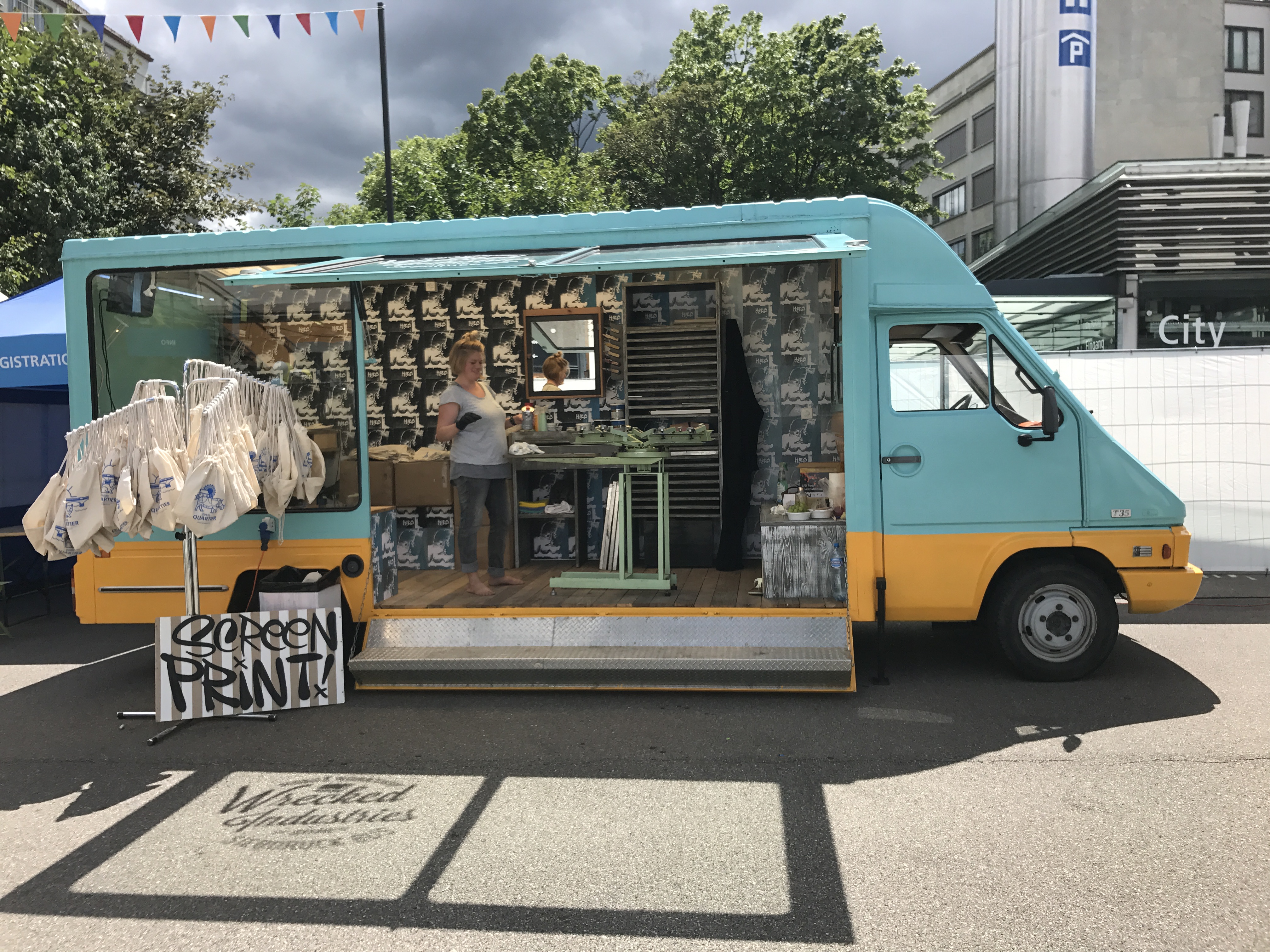 Food & Bar Truck
